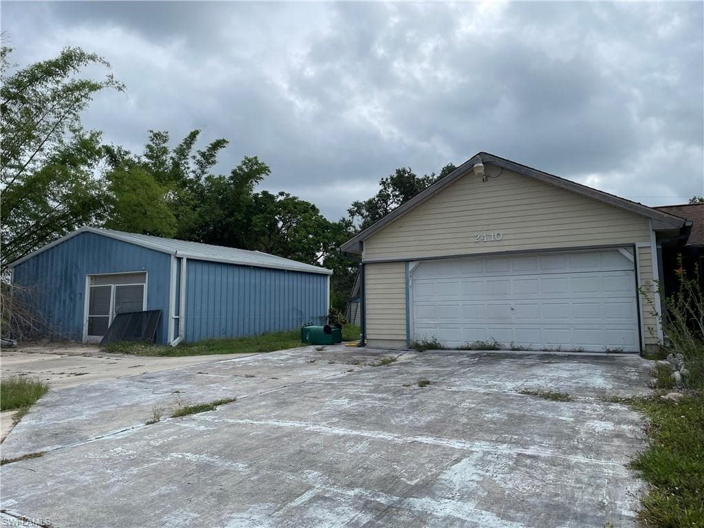 2410 Dando ST PORT CHARLOTTE, FL 33948