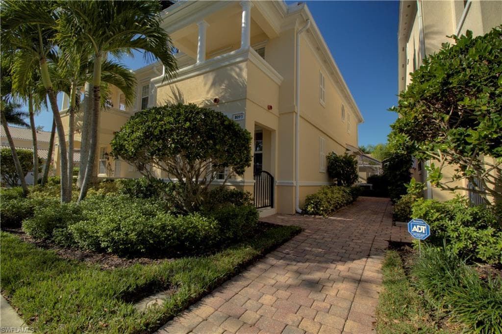 8095 Sorrento LN NAPLES, FL 34114