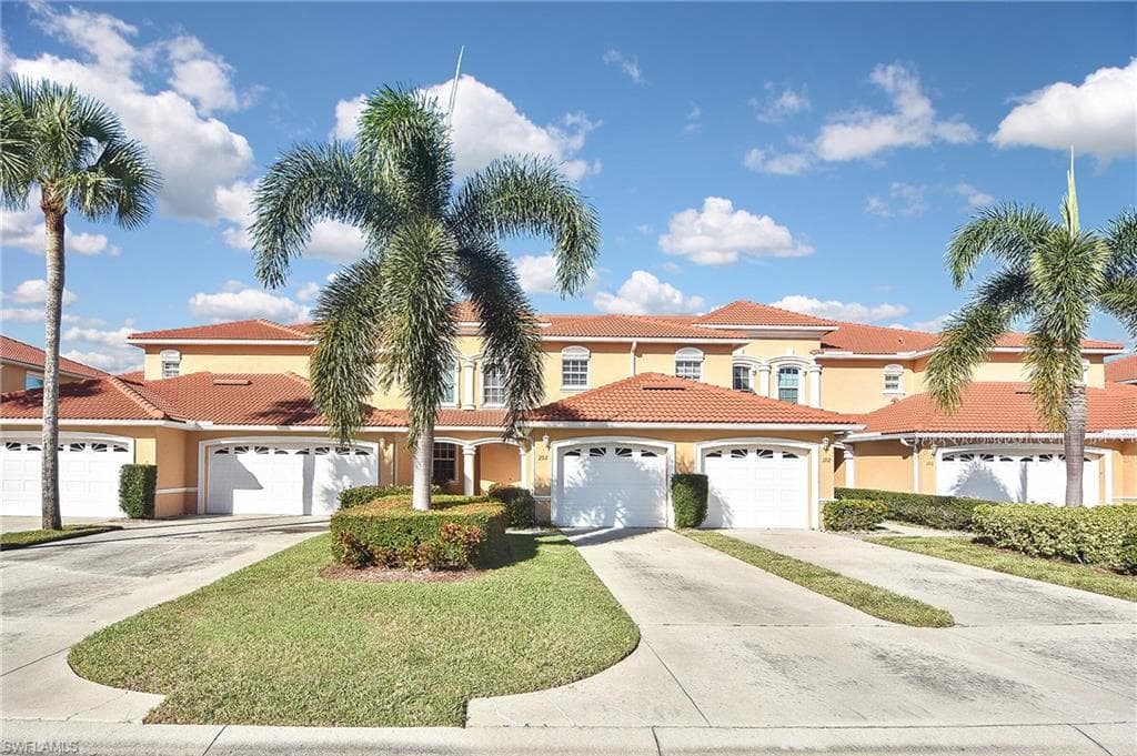 13940 Eagle Ridge Lakes DR 202 FORT MYERS, FL 33912