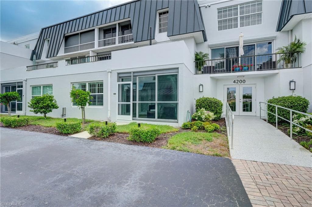 4200 Belair LN 109 NAPLES, FL 34103