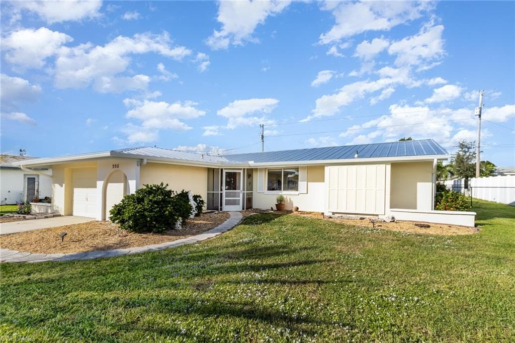 205 SE 44th TER CAPE CORAL, FL 33904