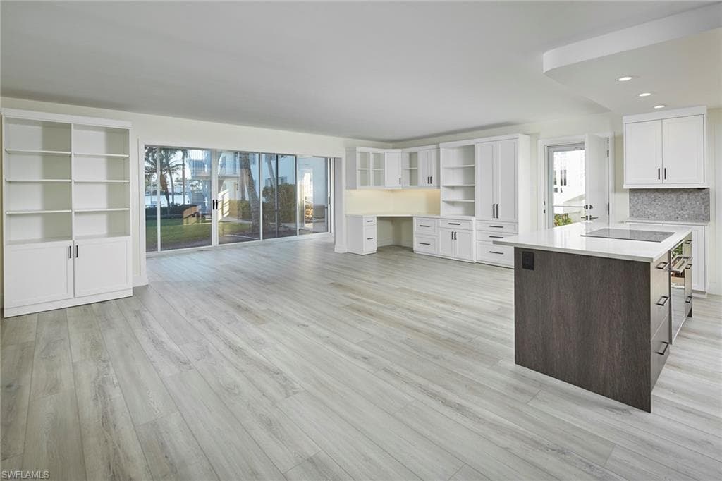 322 Harbour DR 105B NAPLES, FL 34103