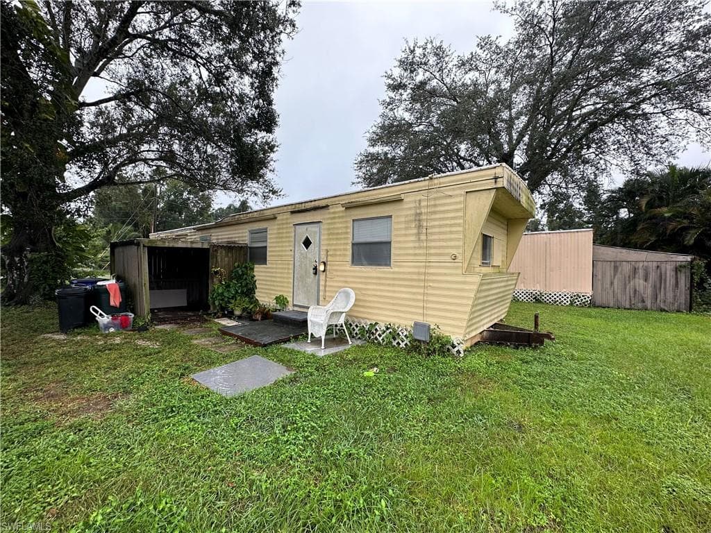 328 State ST NORTH FORT MYERS, FL 33903