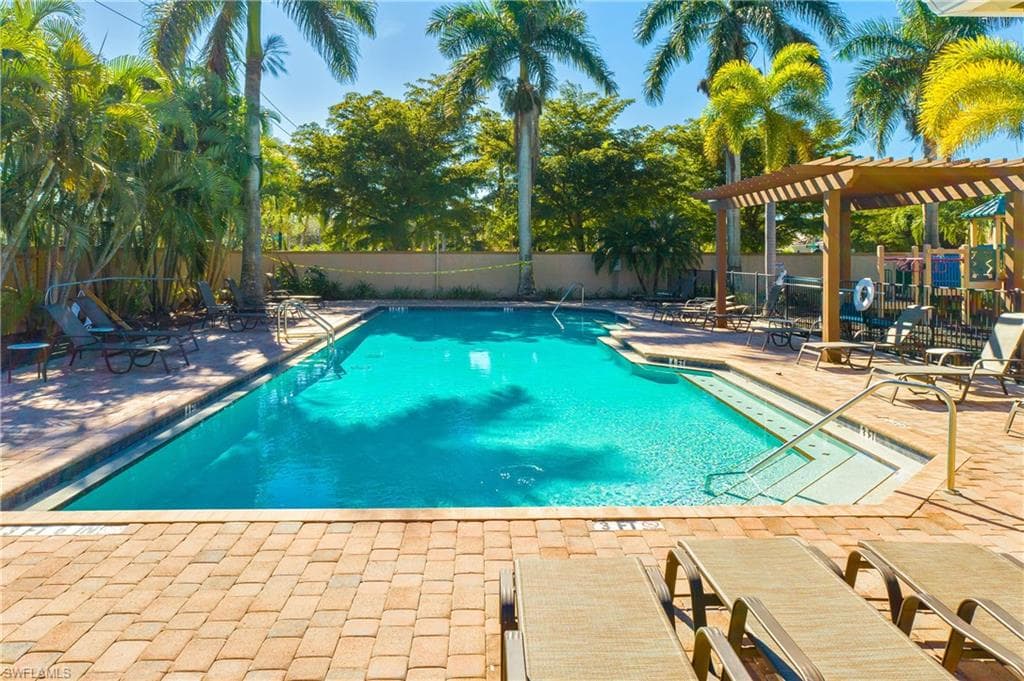 1349 Serrano CIR NAPLES, FL 34105