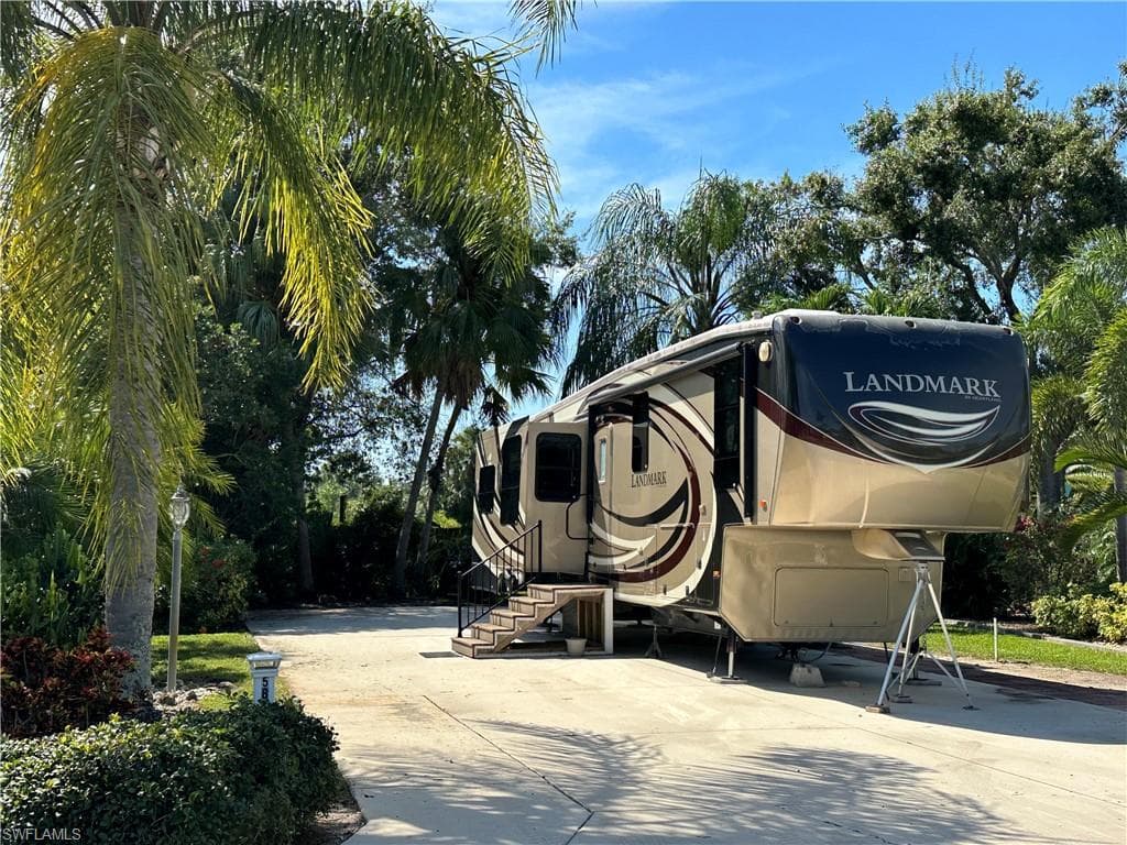 5870 Maplewood CT FORT MYERS, FL 33905