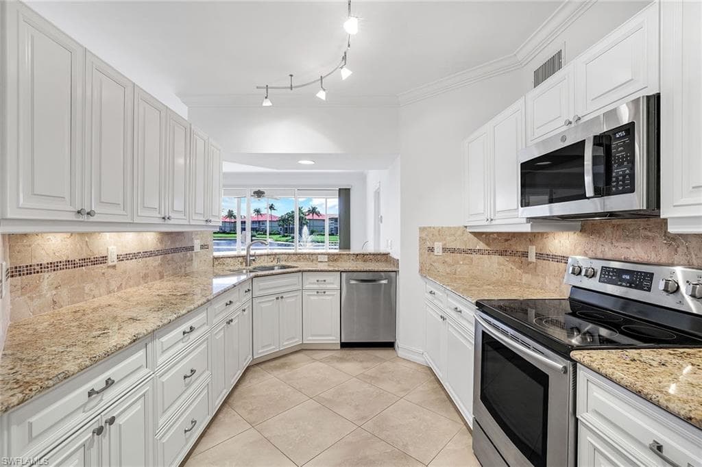 255 Waterside CIR 5-102 MARCO ISLAND, FL 34145