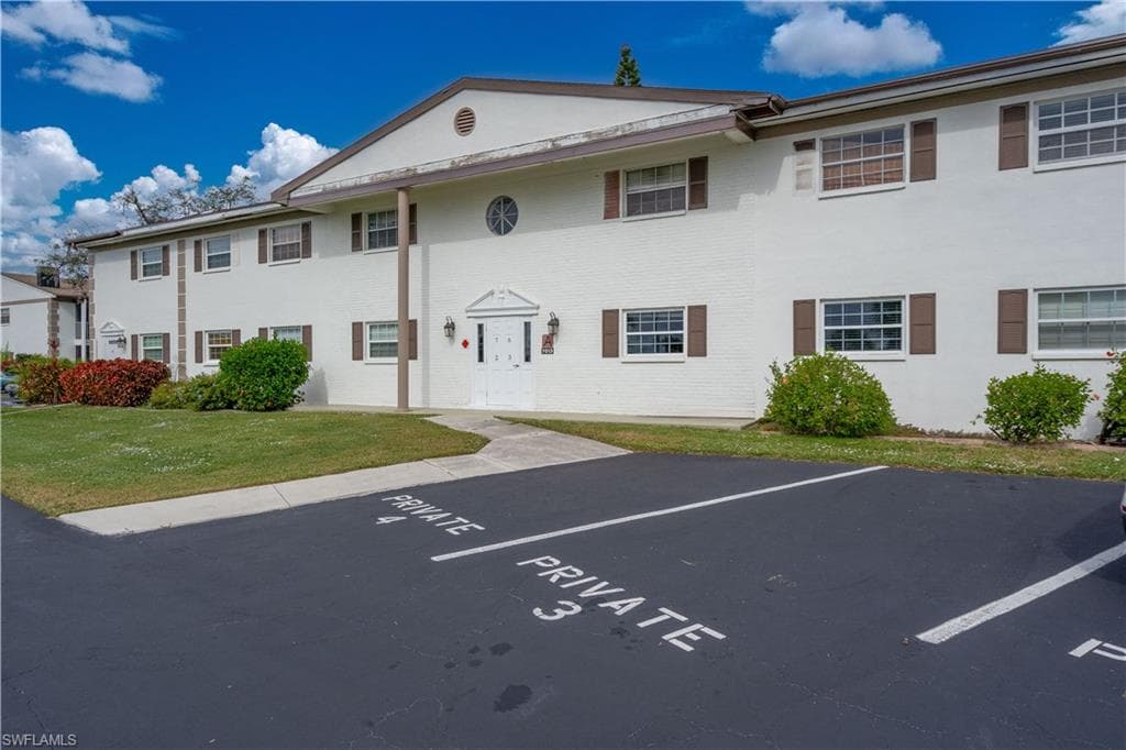 7013 New Post DR 3 NORTH FORT MYERS, FL 33917