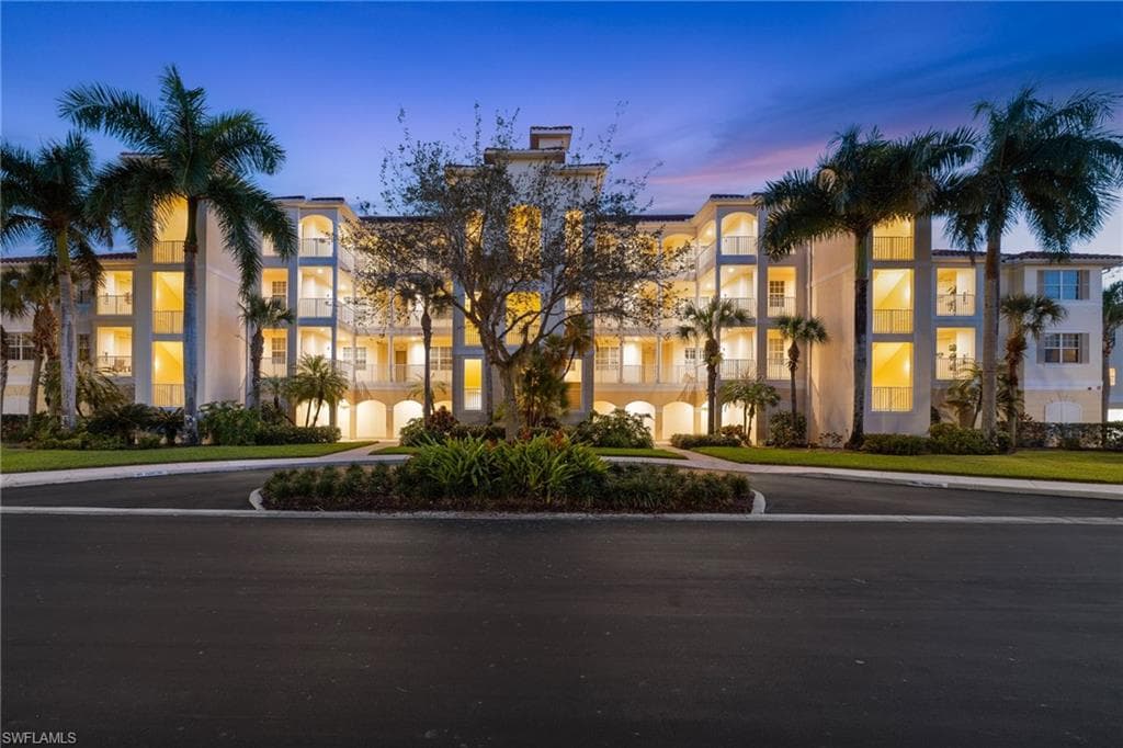 4874 Hampshire CT 8-104 NAPLES, FL 34112