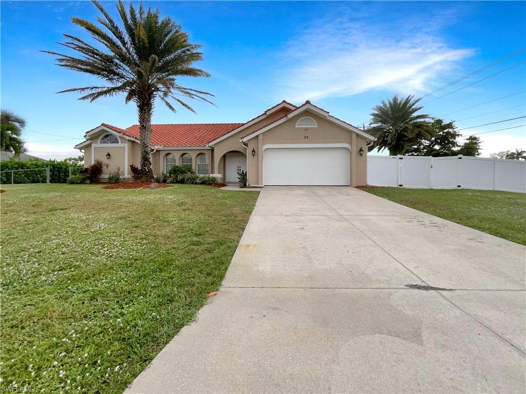 904 30th LN CAPE CORAL, FL 33904