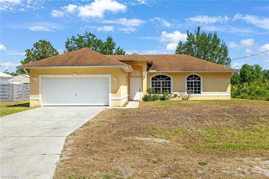 743 Switchboard LN LEHIGH ACRES, FL 33974