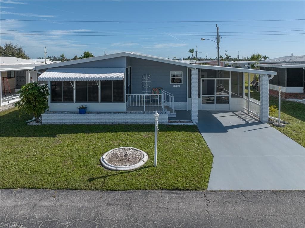 9136 Flamingo CIR NORTH FORT MYERS, FL 33903
