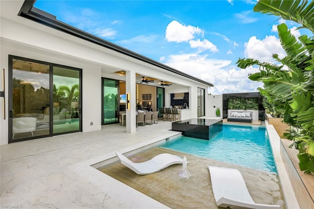 160 52nd TER CAPE CORAL, FL 33914