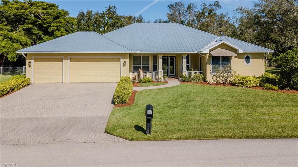 3975 Hidden Acres CIR N NORTH FORT MYERS, FL 33903