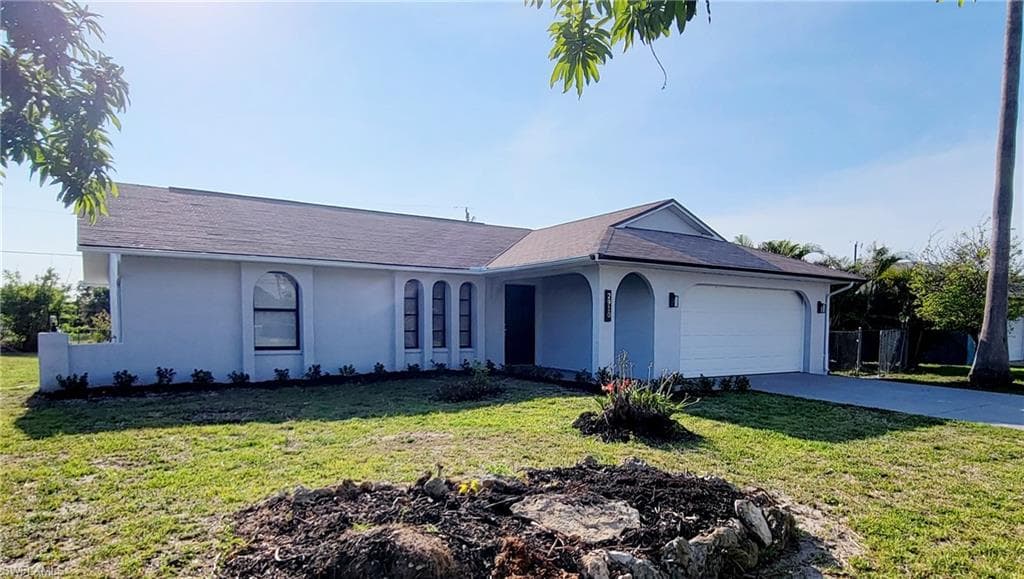 2910 Country Club BLVD CAPE CORAL, FL 33904