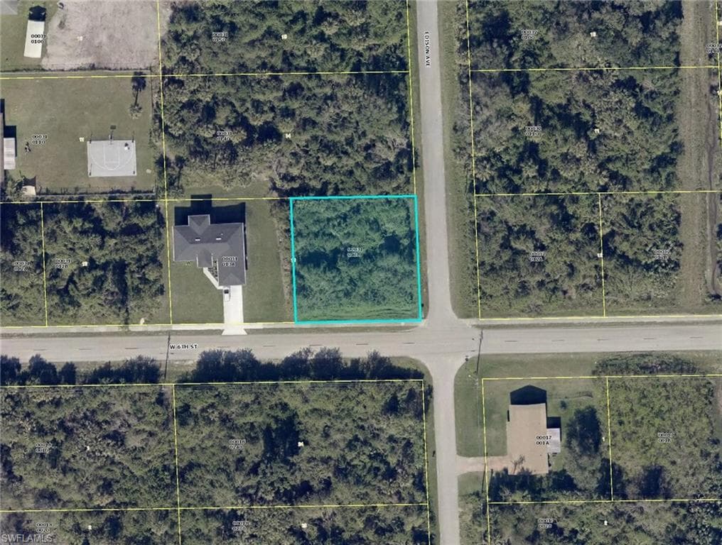 400 6th ST LEHIGH ACRES, FL 33972
