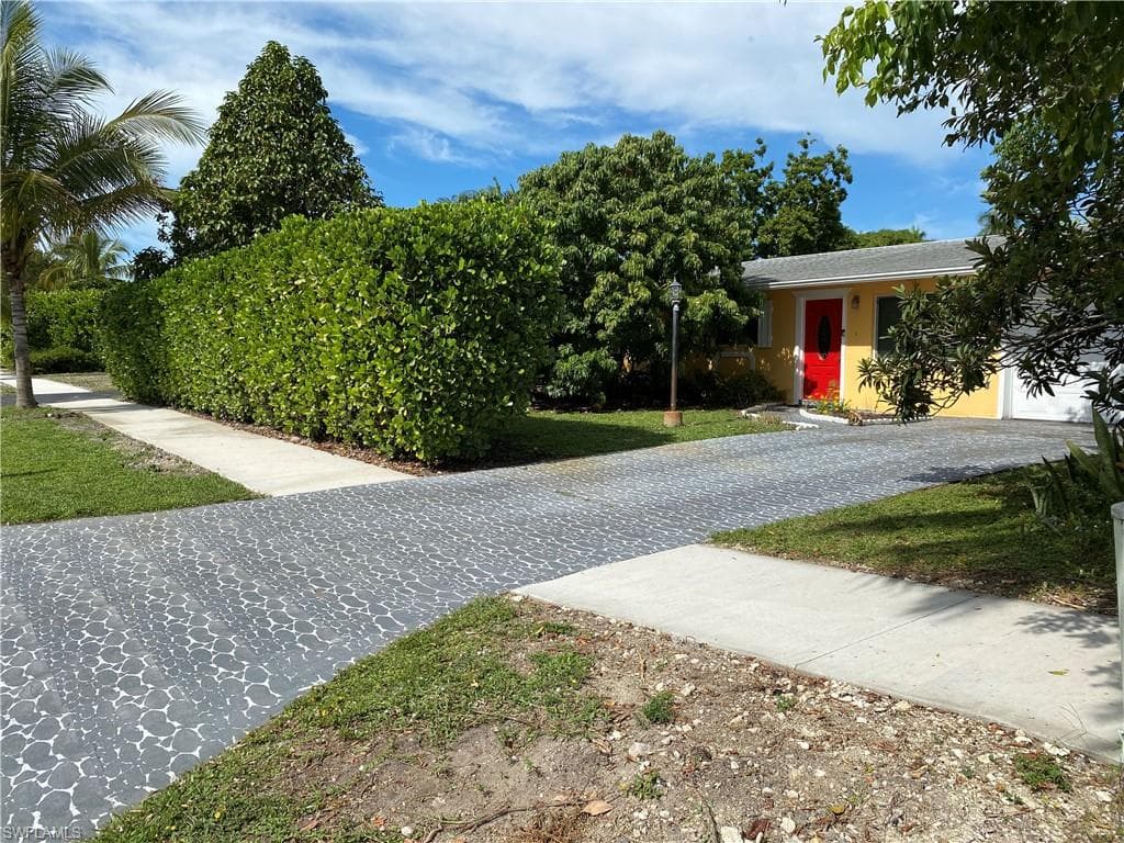 1257 22nd AVE N NAPLES, FL 34103