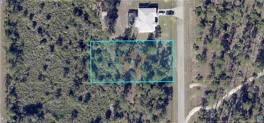 15 Wells AVE LEHIGH ACRES, FL 33936