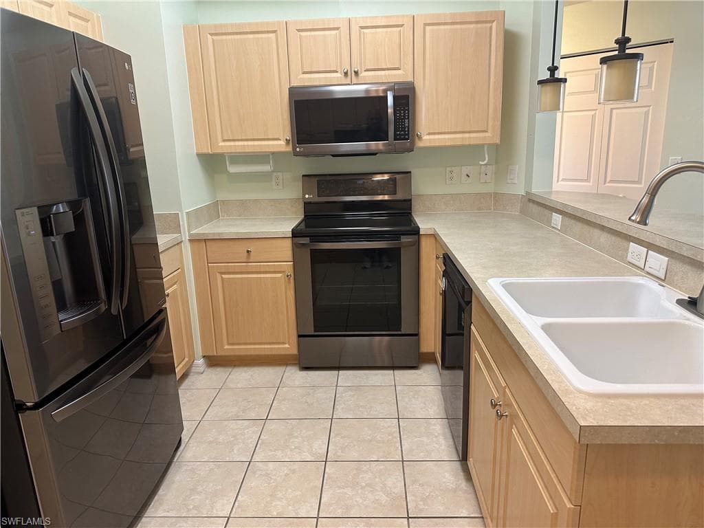 1083 Winding Pines CIR 201 CAPE CORAL, FL 33909