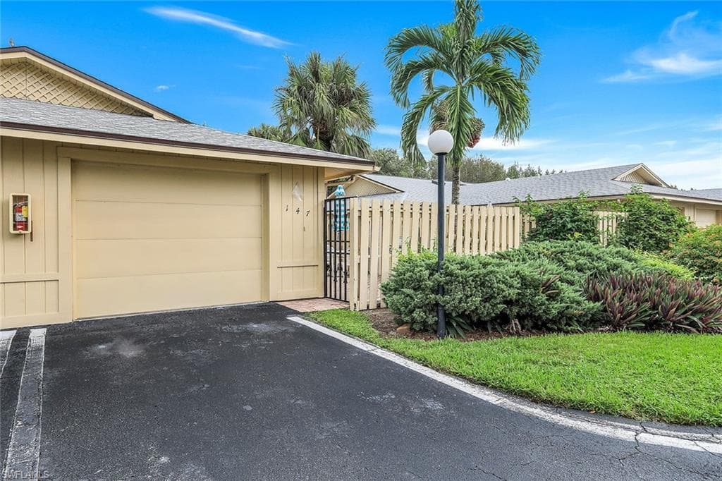 147 Forest Lakes BLVD 147 NAPLES, FL 34105