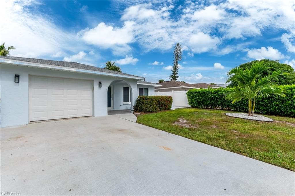 579 103rd AVE N NAPLES, FL 34108