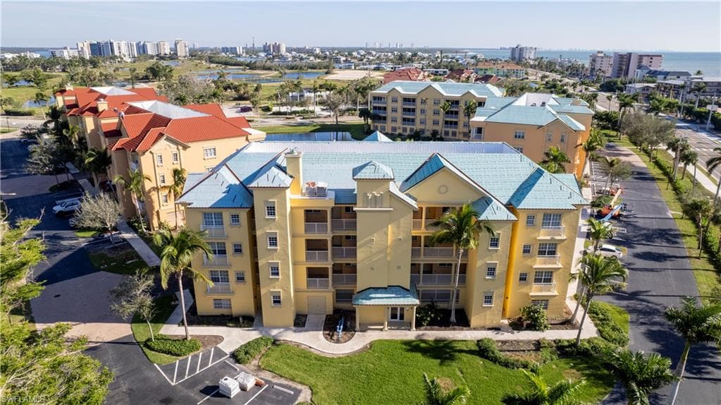 7431 Bella Lago DR 321 FORT MYERS BEACH, FL 33931