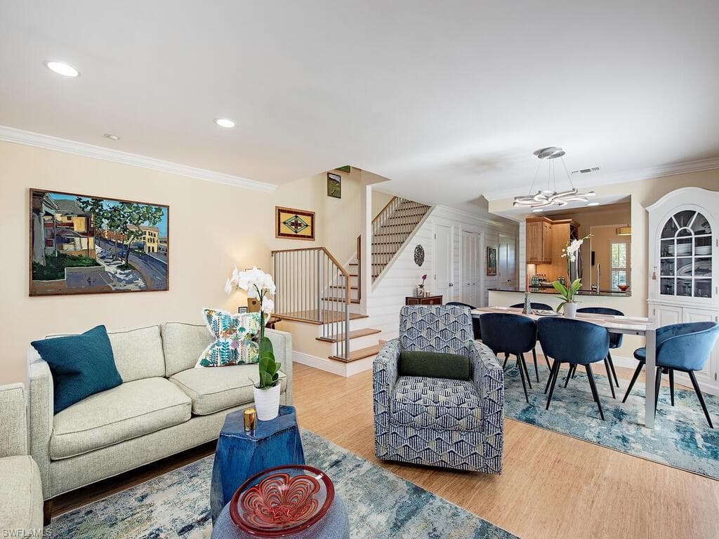 1090 6th ST S NAPLES, FL 34102