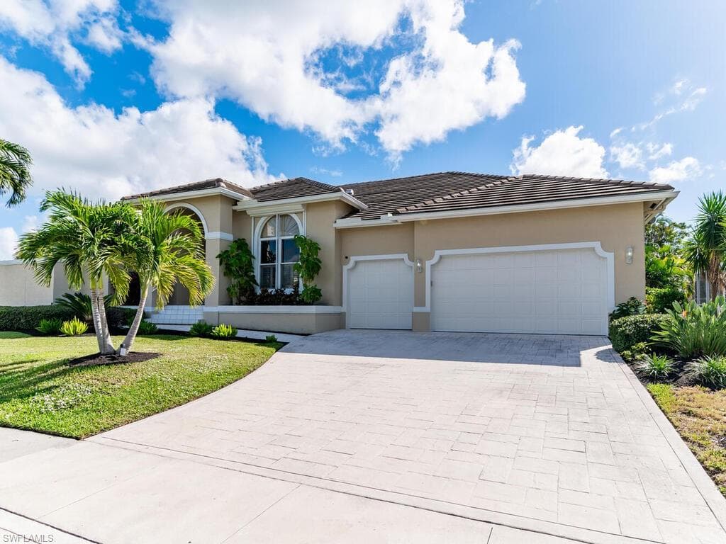 716 Hernando DR MARCO ISLAND, FL 34145