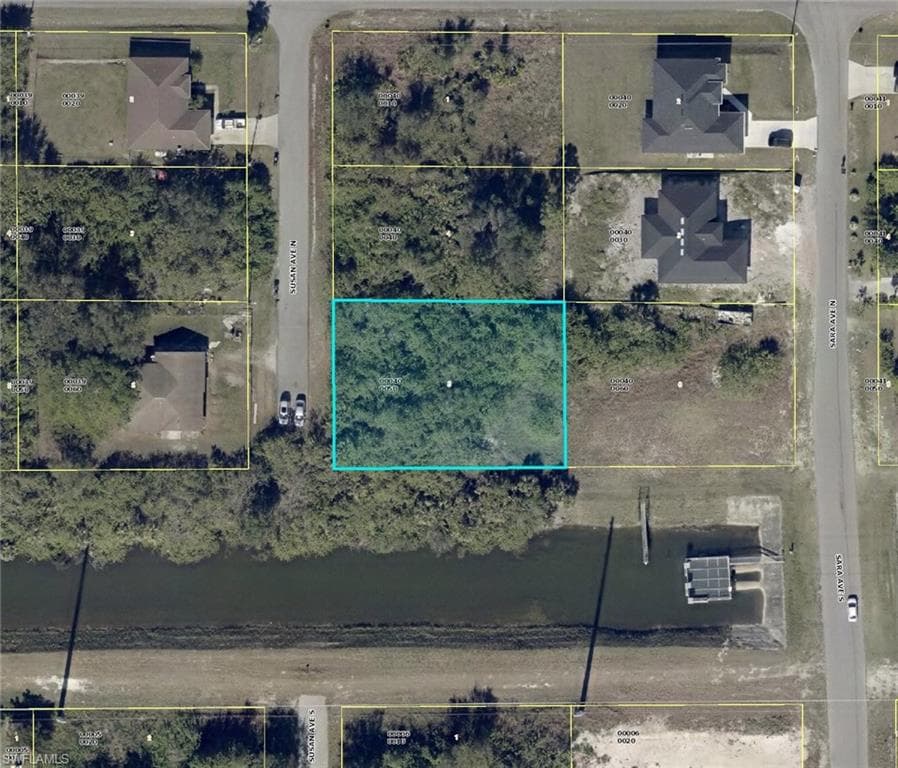 100 Susan AVE N LEHIGH ACRES, FL 33971