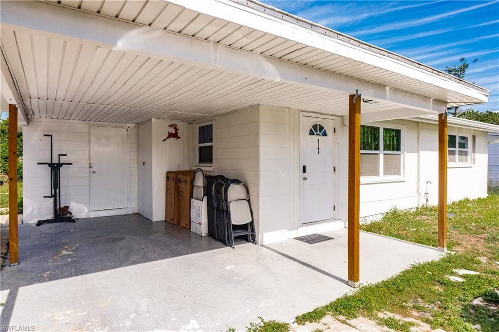 2185 Barry DR FORT MYERS, FL 33907