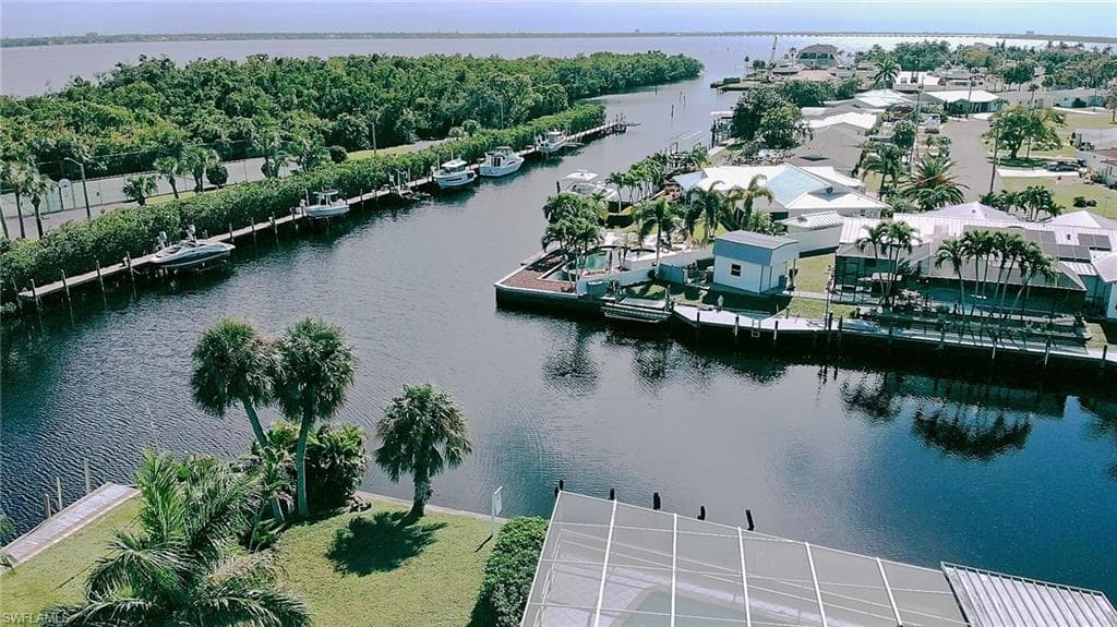1679 Lakeside TER NORTH FORT MYERS, FL 33903