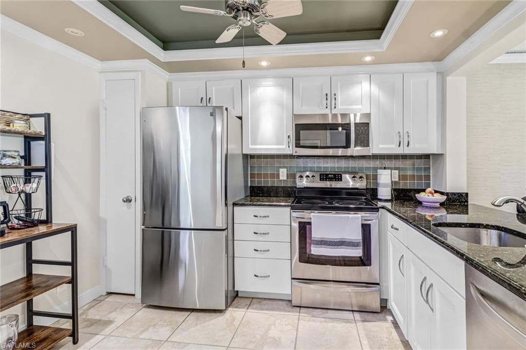 1086 Forest Lakes DR 9108 NAPLES, FL 34105