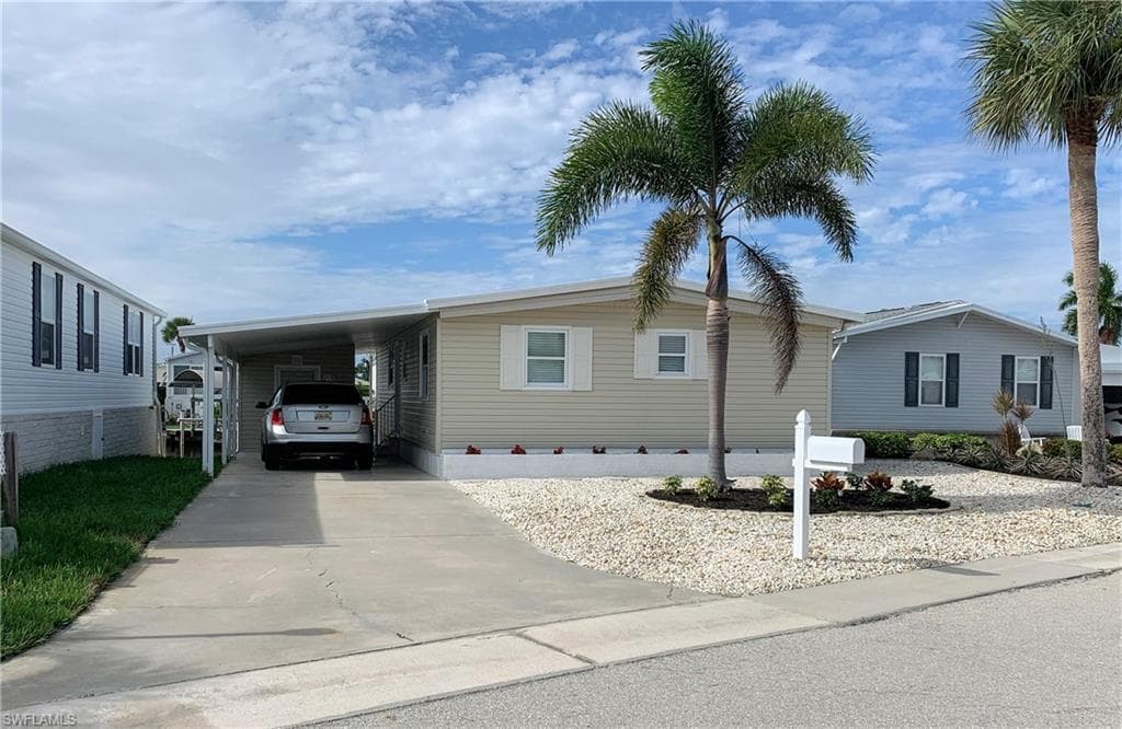 17750 Eglantine LN FORT MYERS BEACH, FL 33931