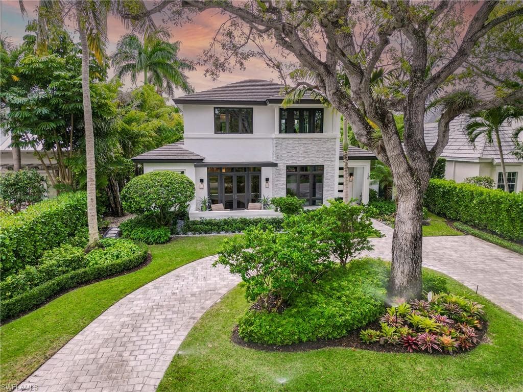 336 1st AVE N NAPLES, FL 34102