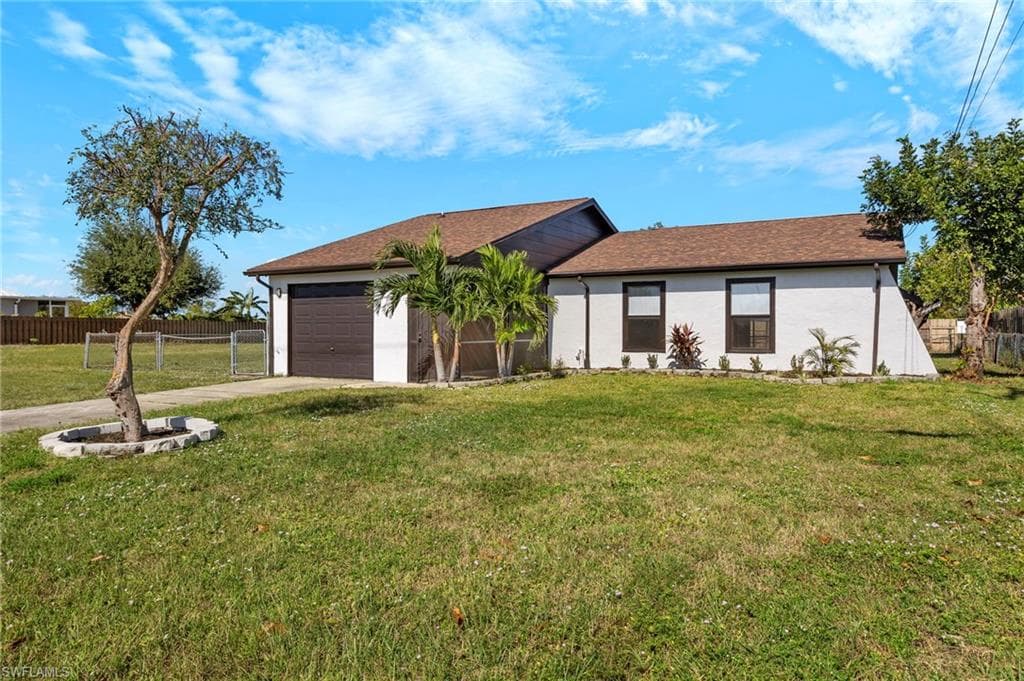 913 Diplomat PKWY E CAPE CORAL, FL 33909