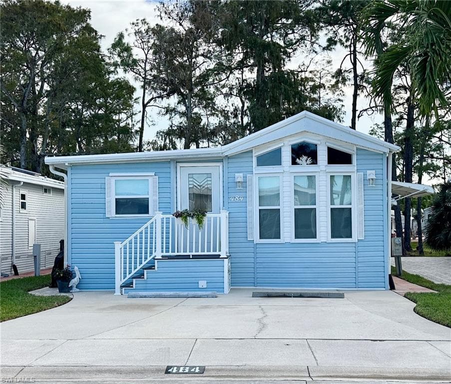 484 Cheetah DR 484 NAPLES, FL 34114