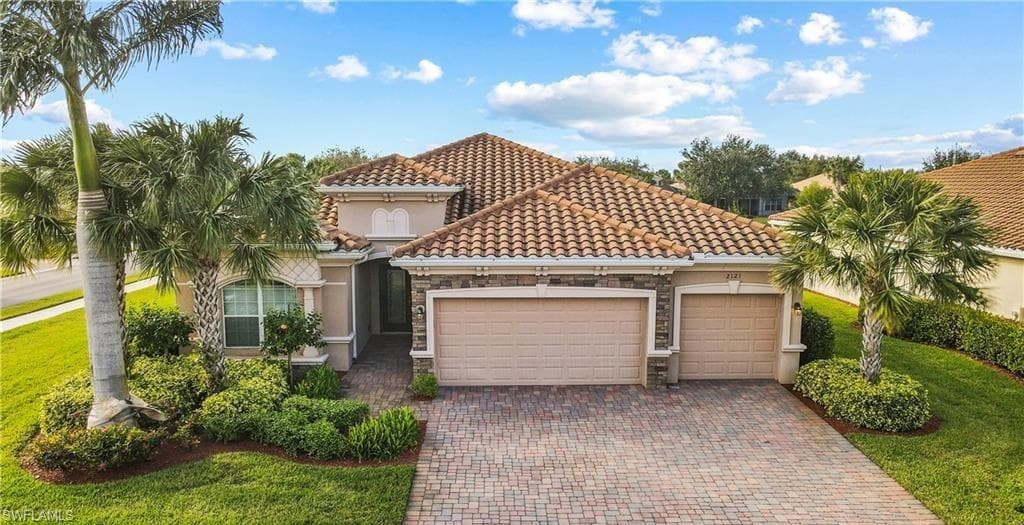 2121 Satsuma LN NAPLES, FL 34120