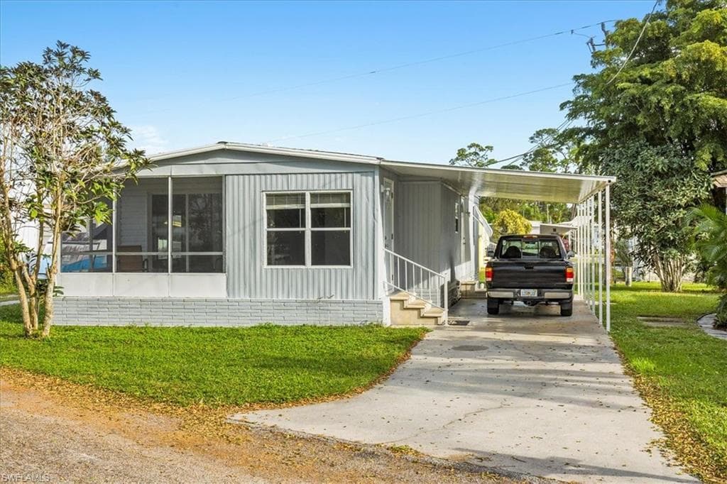 138 Flame LN NORTH FORT MYERS, FL 33917