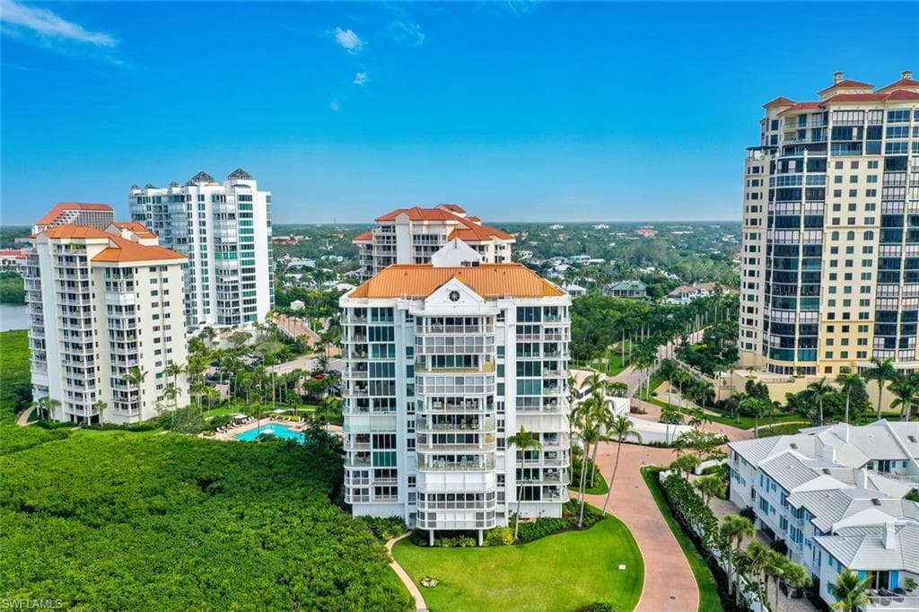 20 Seagate DR 103 NAPLES, FL 34103