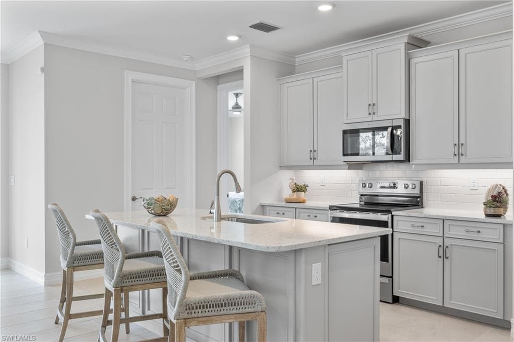 318 Deauville LOOP NAPLES, FL 34114