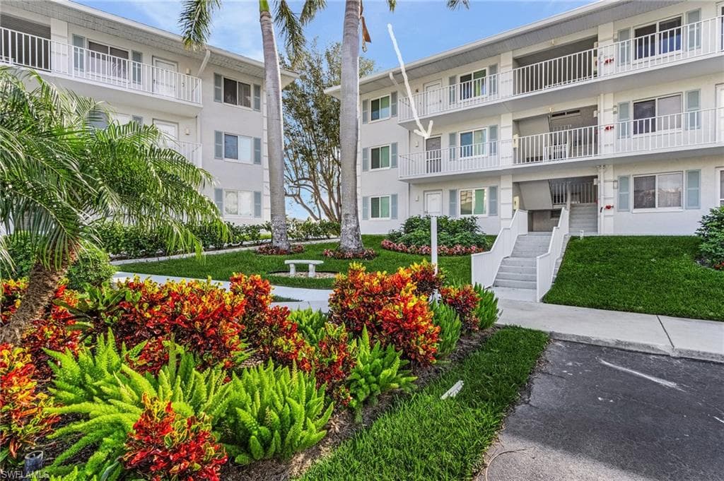 10682 Gulf Shore DR C-201 NAPLES, FL 34108