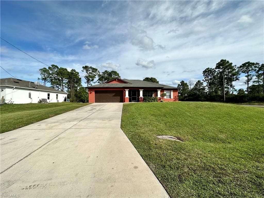 425 Pauline AVE LEHIGH ACRES, FL 33974