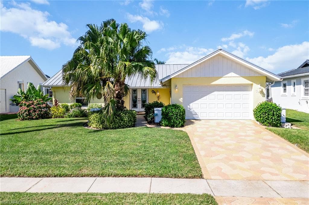 76 Gulfport CT MARCO ISLAND, FL 34145