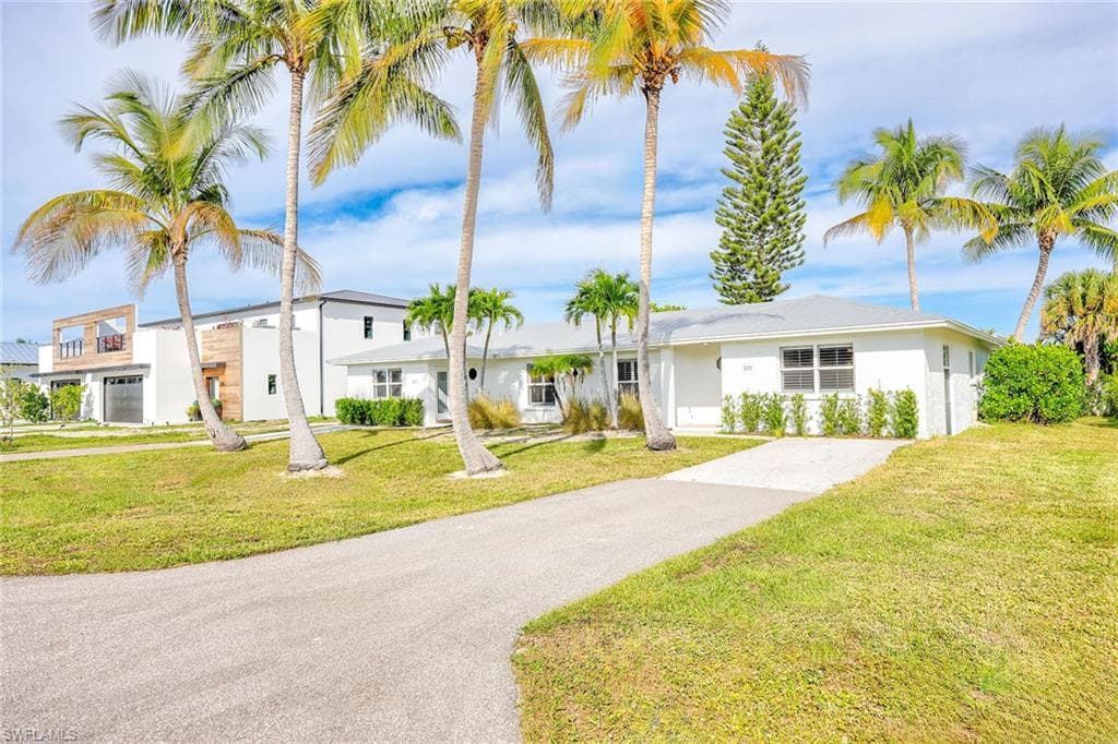 531 109th AVE N NAPLES, FL 34108