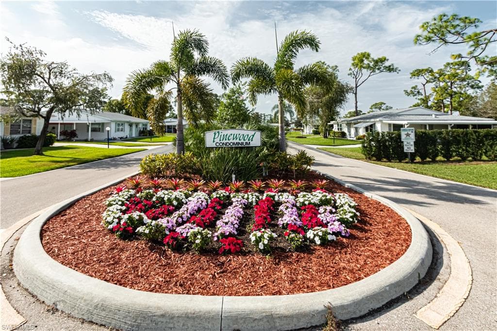 35 Dawn Flower CIR LEHIGH ACRES, FL 33936