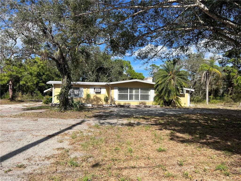 1175 Pine Ridge RD NAPLES, FL 34108