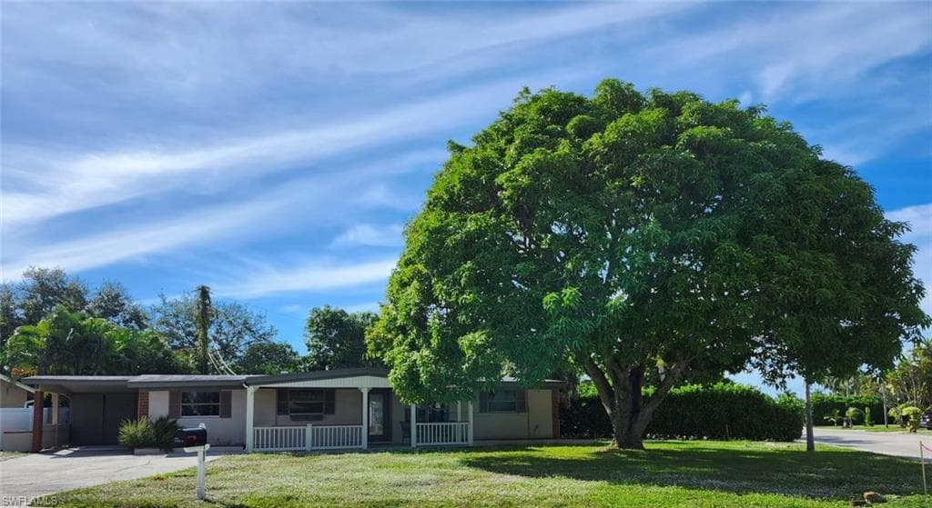 2180 Holiday LN NAPLES, FL 34104