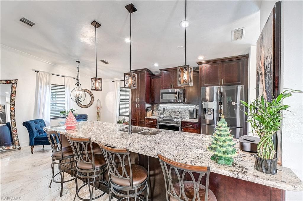 4266 Island CIR B FORT MYERS, FL 33919