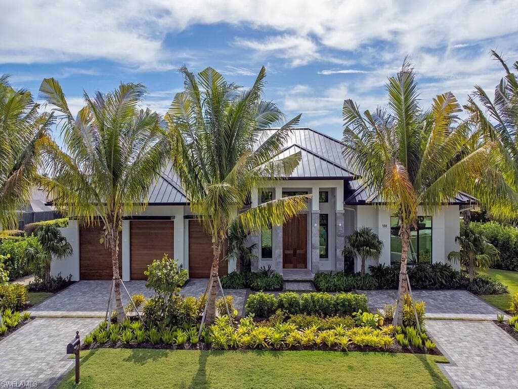 588 Whispering Pine LN NAPLES, FL 34103