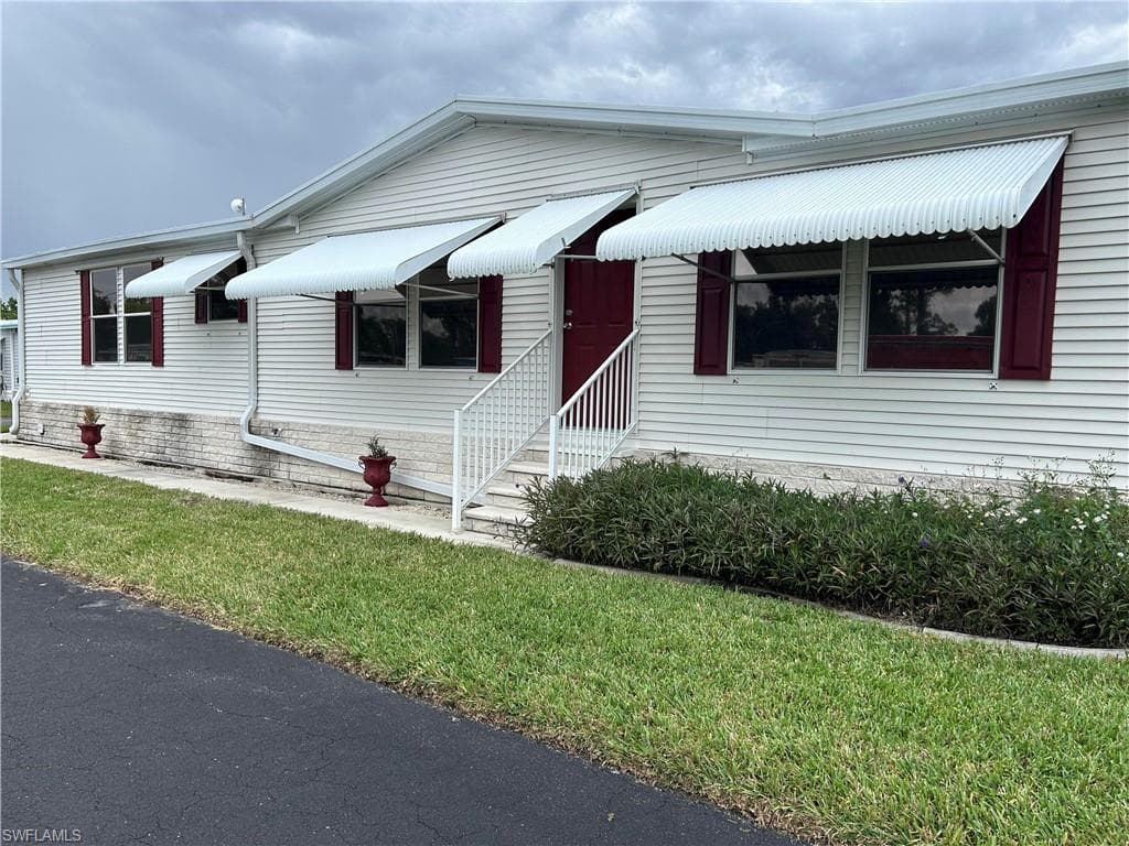 3077 Longview LN NORTH FORT MYERS, FL 33917