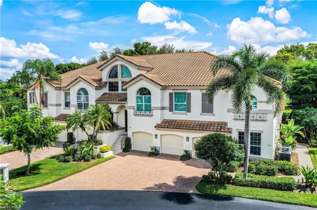 217 Colonade CIR NAPLES, FL 34103